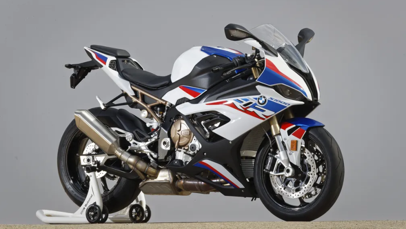 BMW inicia produção da nova S 1000 RR no Brasil BMW inicia produção da nova S 1000 RR no Brasil
