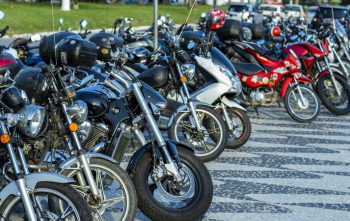 Evolução dos Modelos e Regulamentações de Motos Evolução dos Modelos e Regulamentações de Motos