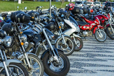 Evolução dos Modelos e Regulamentações de Motos