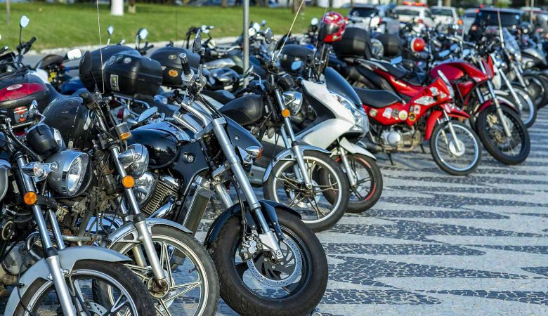Evolução dos Modelos e Regulamentações de Motos Evolução dos Modelos e Regulamentações de Motos