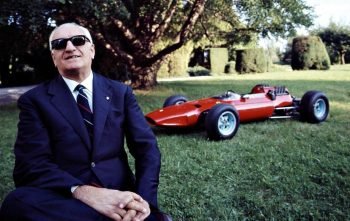 Enzo Ferrari: O Legado de uma Paixão por Velocidade Enzo Ferrari: O Legado de uma Paixão por Velocidade