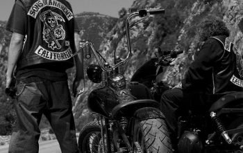 Estilo motoclube em alta: o retorno das jaquetas de couro vintage